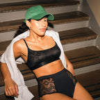 „Understatement“ – Spitzen-Slip im Vintage-Stil mit hoher Taille