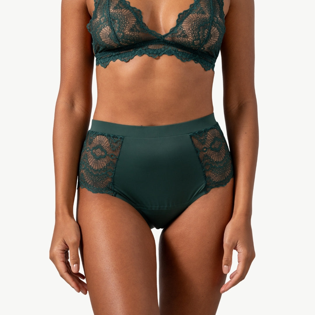 „Understatement“ – Spitzen-Slip im Vintage-Stil mit hoher Taille